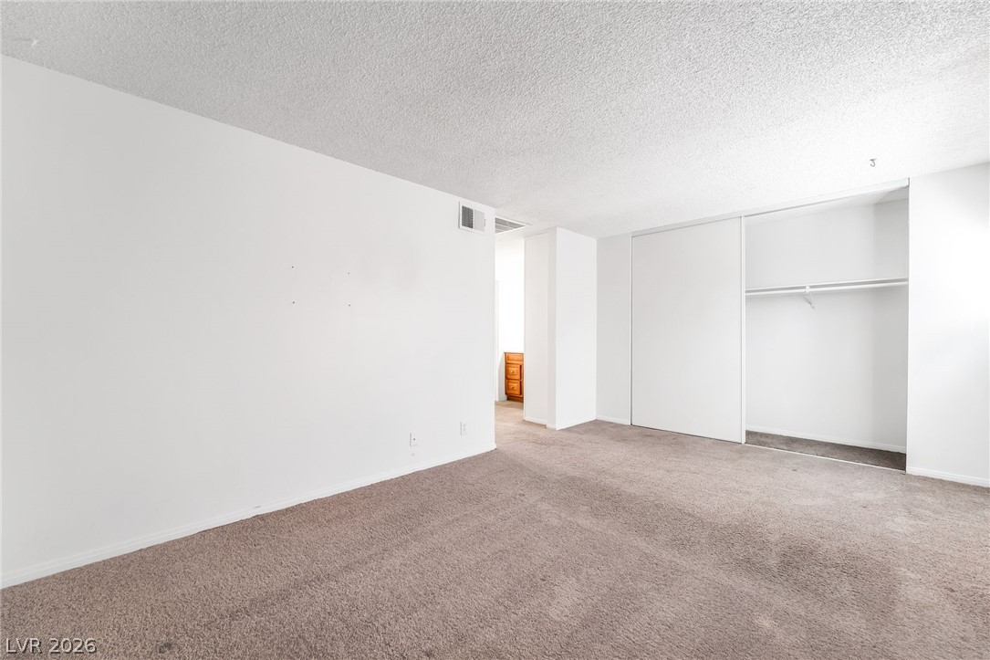 2186 East Desert Inn Road, Unit 2186 Las Vegas, NV 89169 - Photo 16 of 31