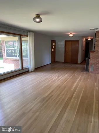 $3,200 | 21 East Loudoun Street, Round Hill, VA 20141