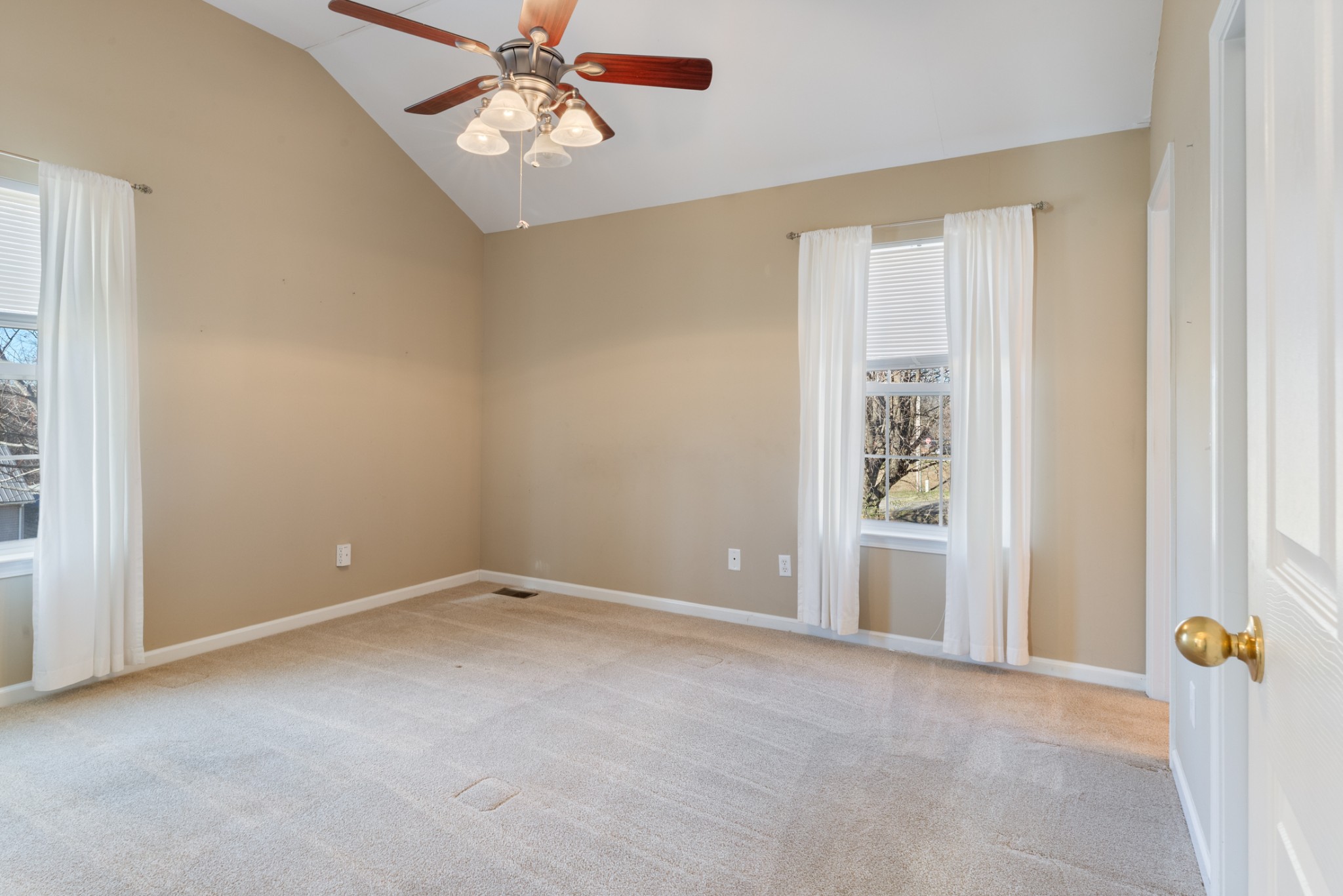 101 Garden View Court Dickson, TN 37055 - Photo 13 of 33 an empty room with windows and closet