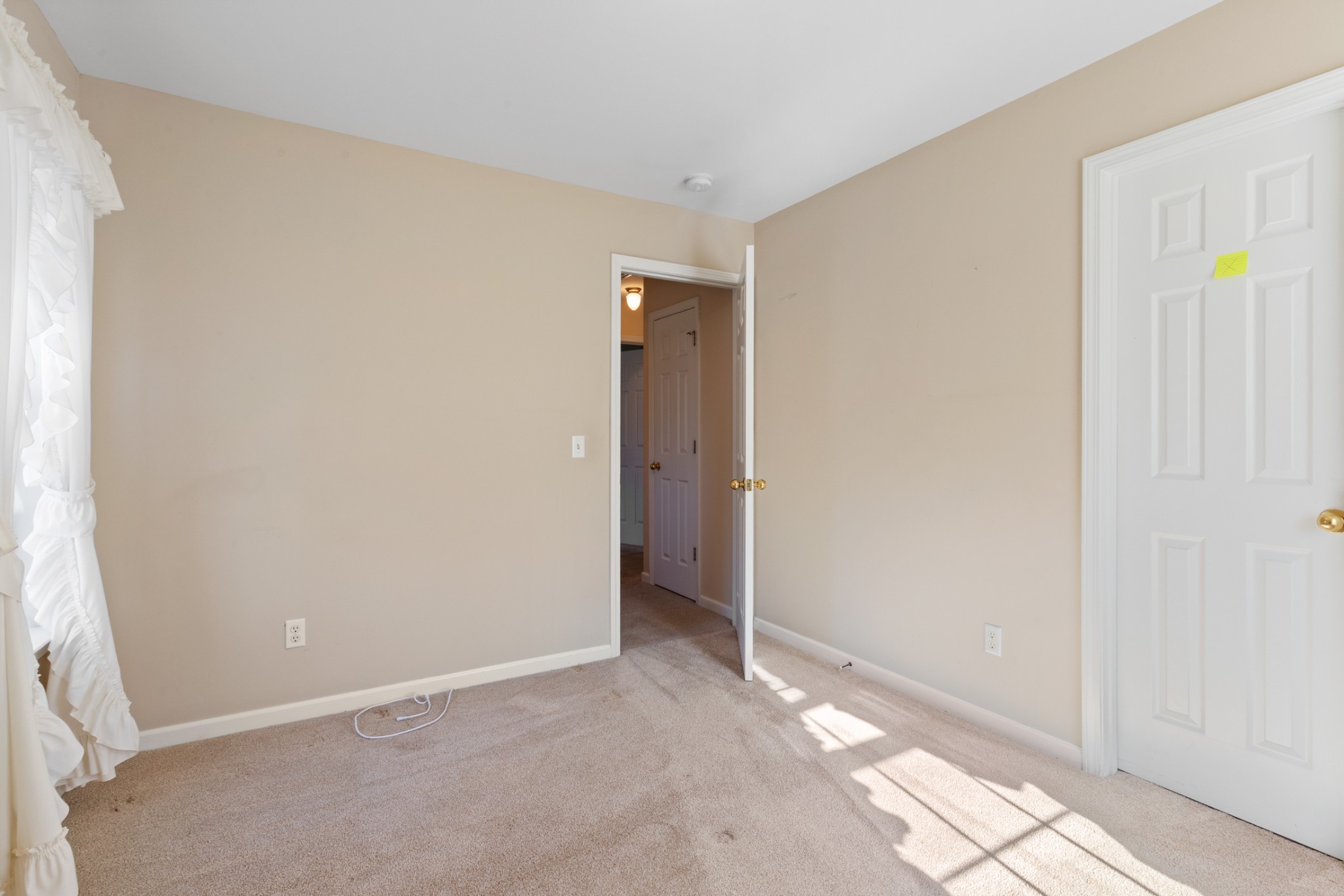 101 Garden View Court Dickson, TN 37055 - Photo 18 of 33 an empty room with windows