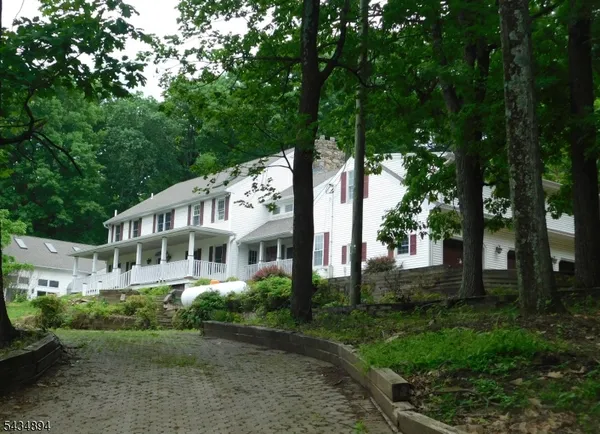 $1,750,000 | 4 Spring Hill Road, Annandale, NJ 08801