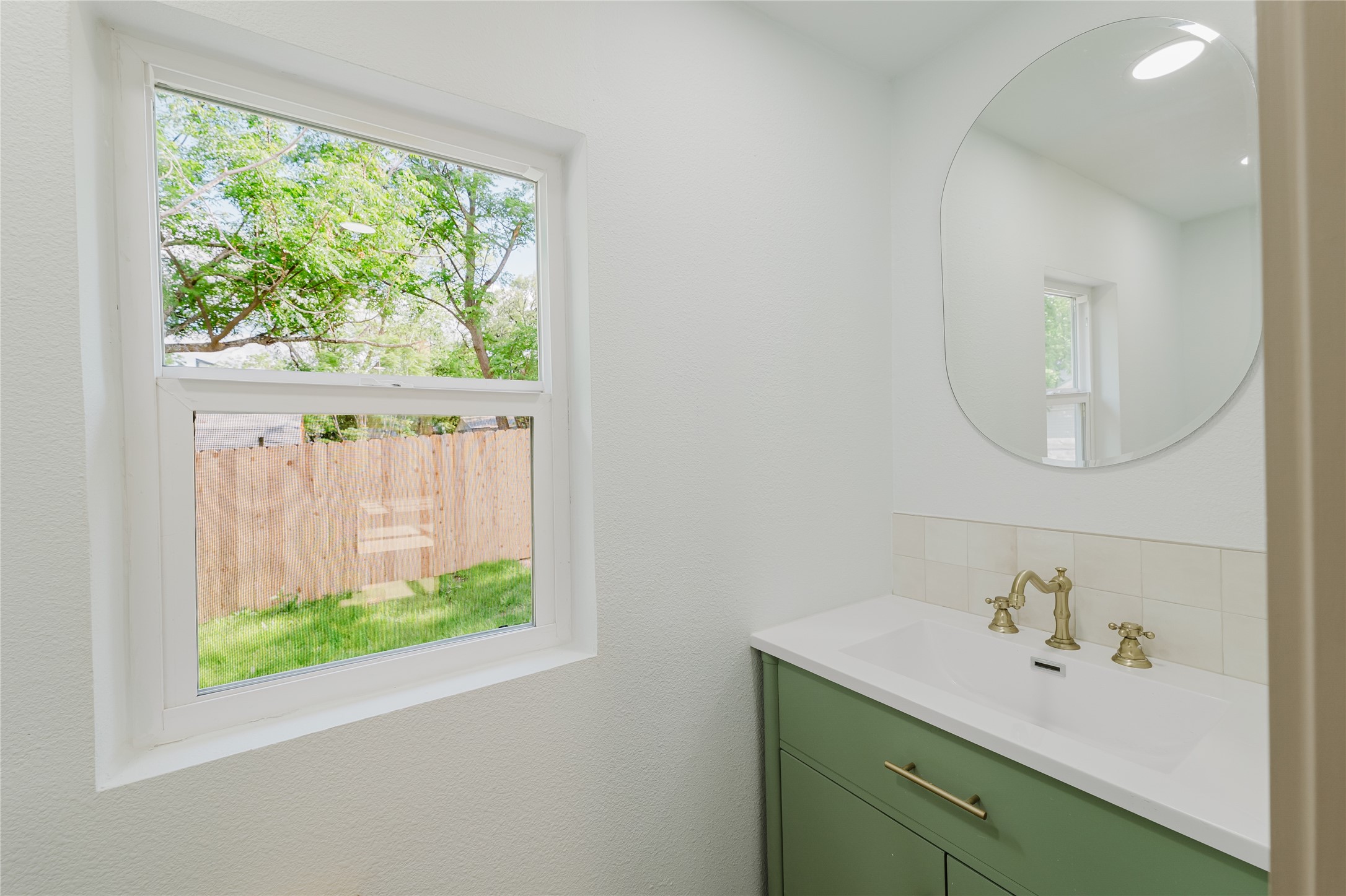1907 East 21st Street Austin, TX 78722 - Photo 16 of 31 1/2 Bathroom