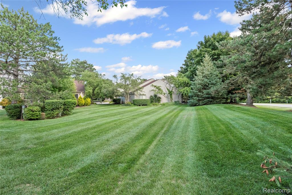 586 Ashley Circle Rochester Hills, MI 48307 - Photo 30 of 35