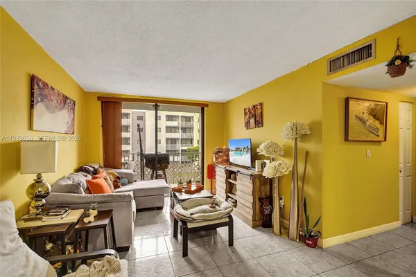 $2,300 | 8145 Northwest 7th Street, Unit 315, Miami, FL 33126