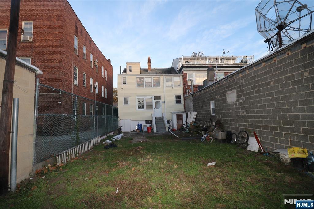 233-235 Adams Street Newark, NJ 07105 - Photo 7 of 20 a view of a city with tall buildings