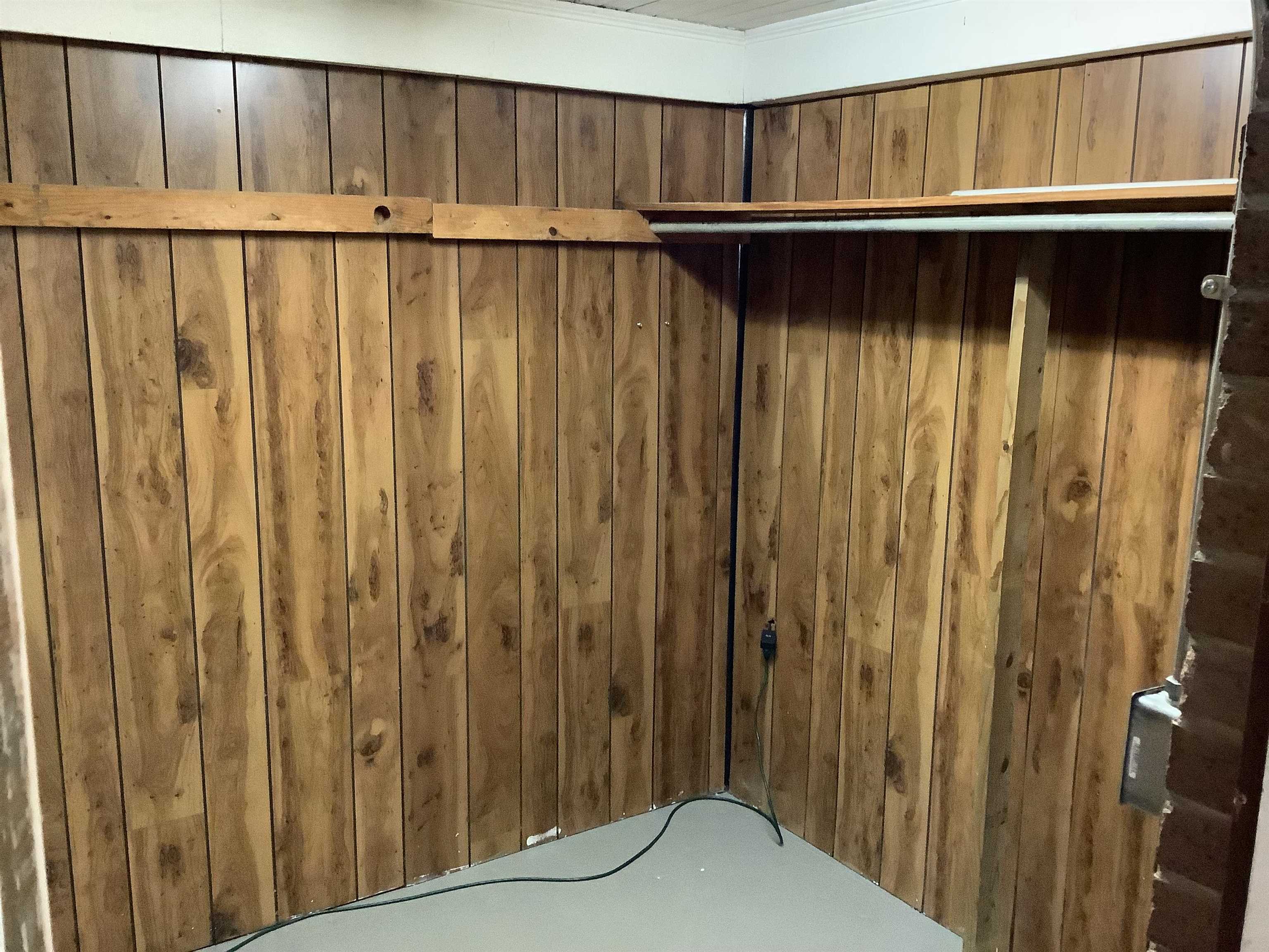 4153 Lawrence Road Memphis, TN 38122 - Photo 5 of 13 a close view of walk in closet