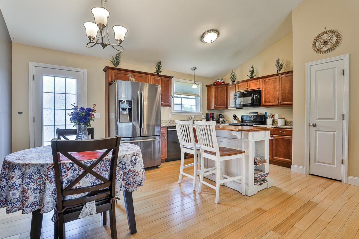 42 Pine Hill Road Nashua, NH 03063 - Photo 5 of 25 Gallery Image 5