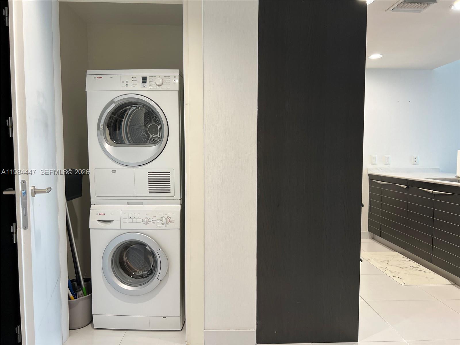 200 Biscayne Blvd Way, Unit 3610 Miami, FL 33131 - Photo 9 of 35