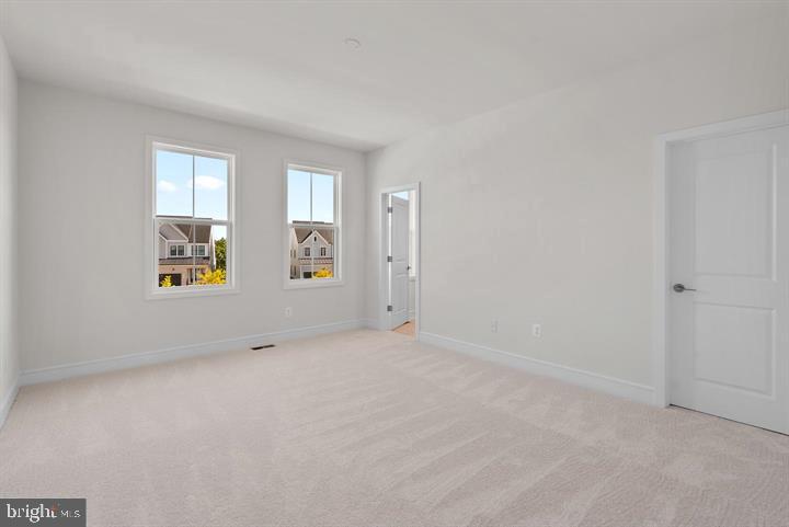 43290 Greeley Square Ashburn, VA 20148 - Photo 23 of 39 an empty room with windows