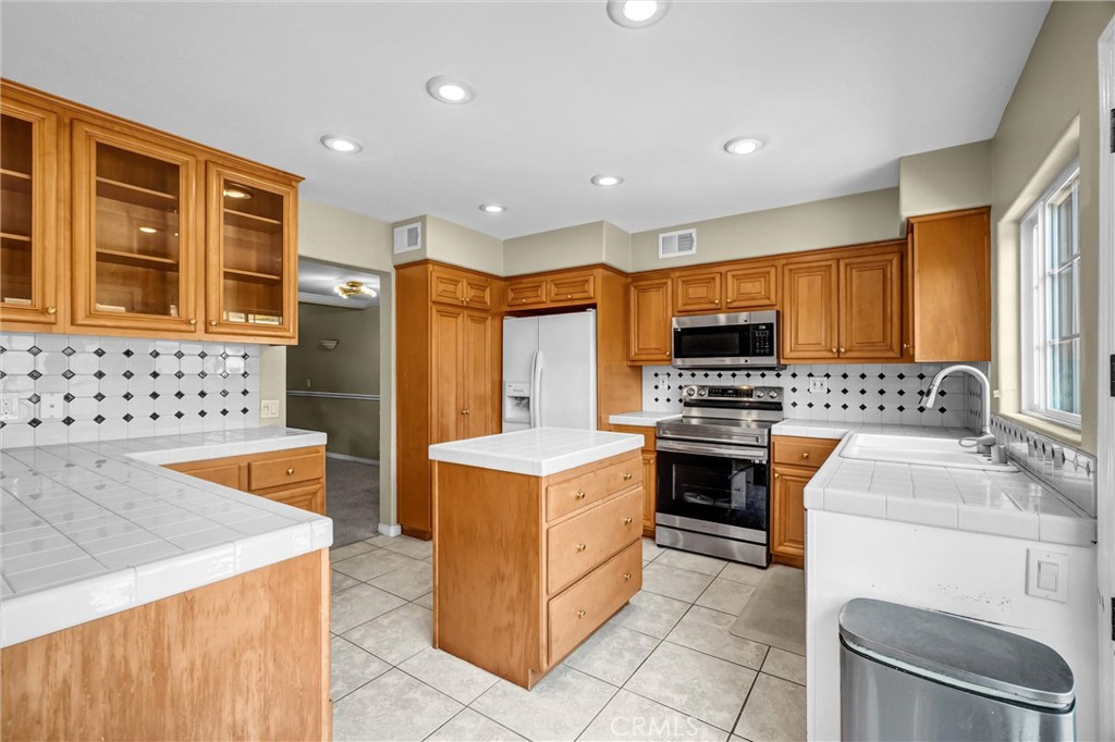 10462 Rio Grande Court Fountain Valley, CA 92708 - Photo 10 of 30