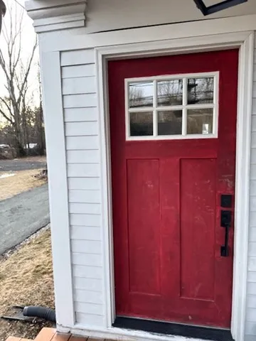 $2,500 | 368 North Elm Street, Unit 2, West Bridgewater, MA 02379