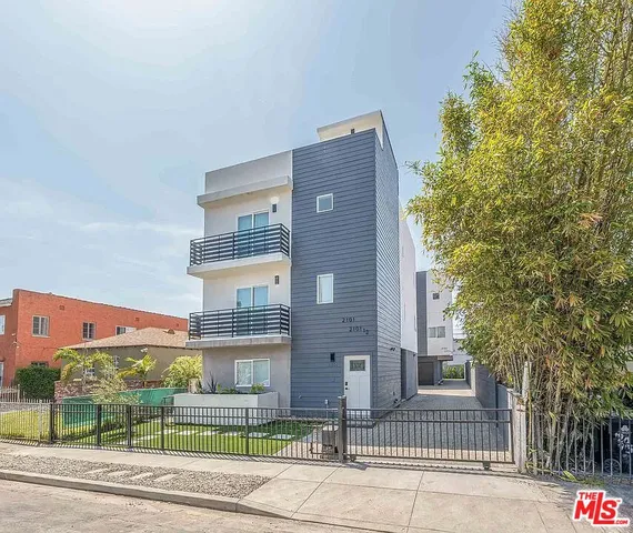 $3,850 | 2101 South Burnside Avenue, Unit 1/2, Los Angeles, CA 90016