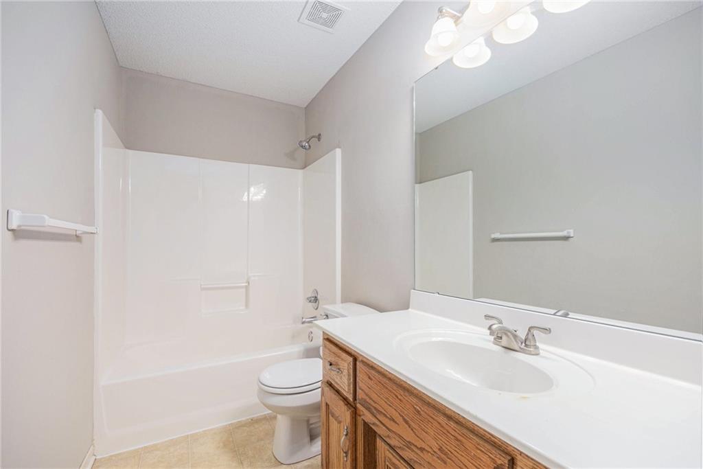 4004 Southwest Evergreen Lane Lee's Summit, MO 64082 - Photo 13 of 19