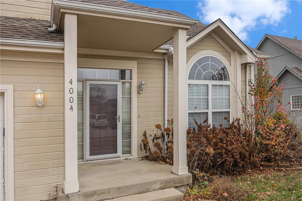 4004 Southwest Evergreen Lane Lee's Summit, MO 64082 - Photo 3 of 19