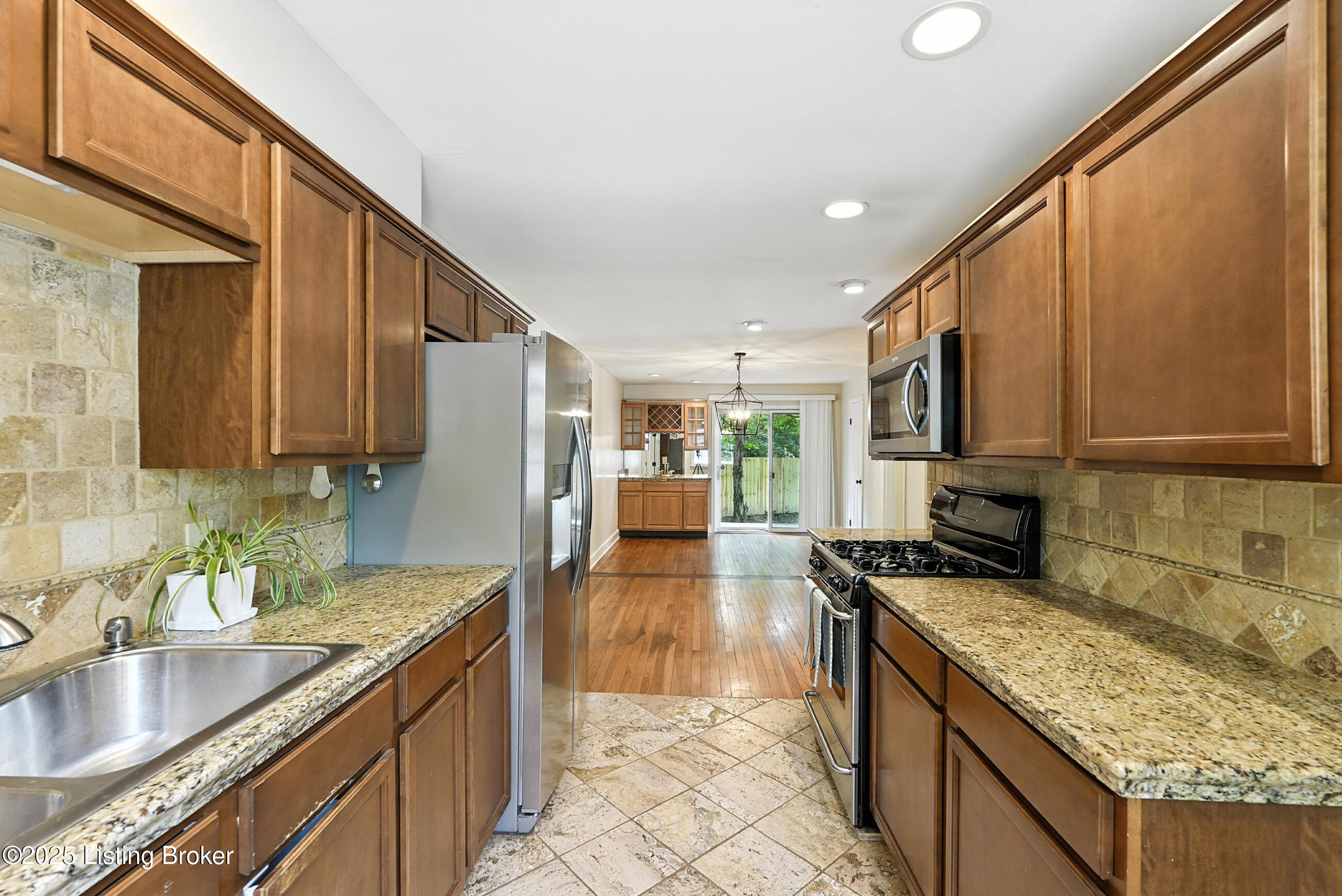 335 Ridgeway Avenue Louisville, KY 40207 - Photo 11 of 36 12_355ridgeway_louisvillerealestatemedia