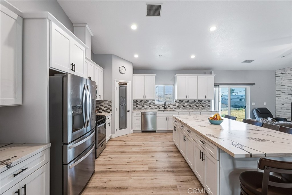16169 Rancherias Road Apple Valley, CA 92307 - Photo 5 of 27