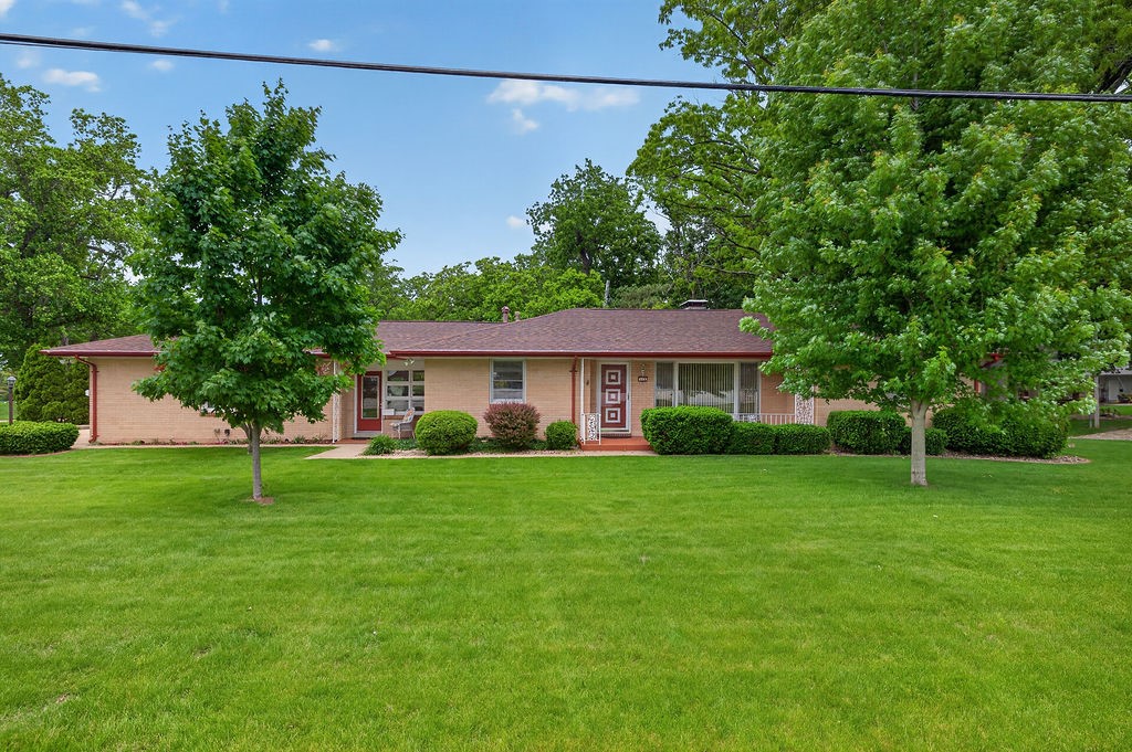 112 South Shores Drive Decatur, IL 62521 - Photo 1 of 31 Gallery Image 1