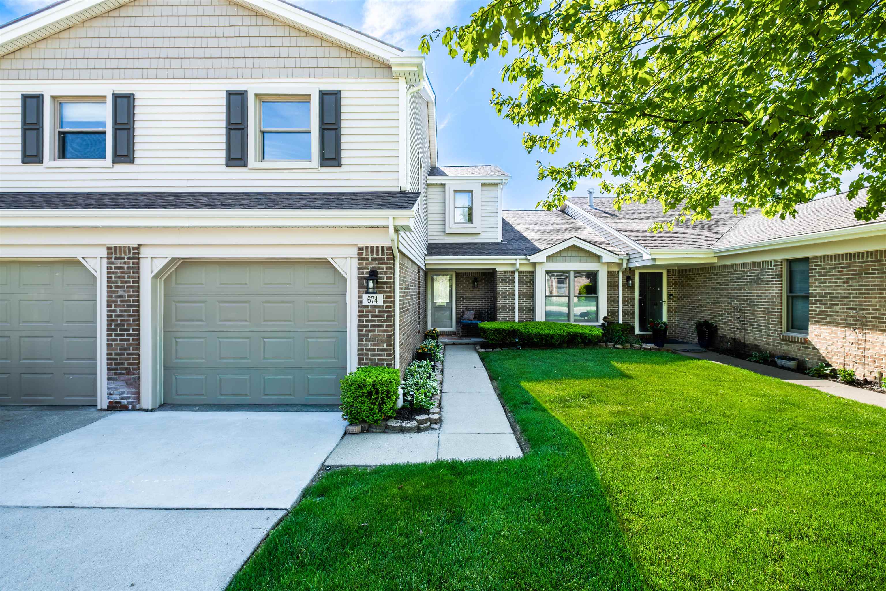 674 Summit Ridge Drive Milford, MI 48381 - Photo 2 of 32