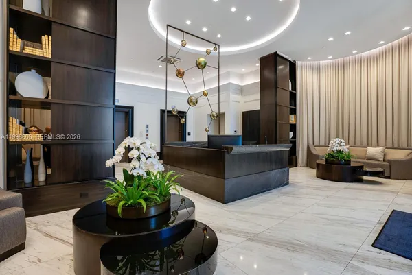 $1,700,000 | 275 Giralda Avenue, Unit 6E, Coral Gables, FL 33134