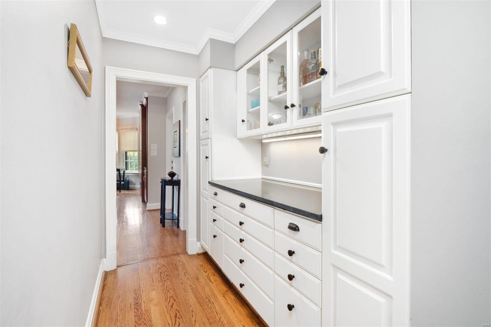 9244 Clayton Road St. Louis, MO 63124 - Photo 16 of 50