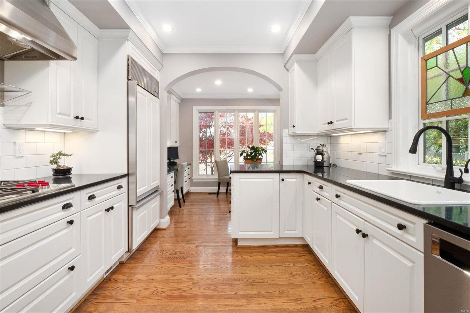 9244 Clayton Road St. Louis, MO 63124 - Photo 19 of 50