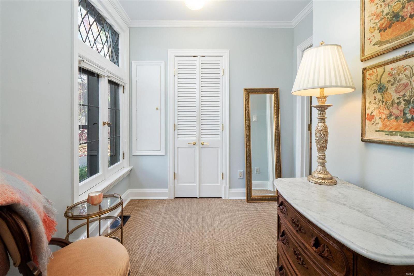 9244 Clayton Road St. Louis, MO 63124 - Photo 29 of 50