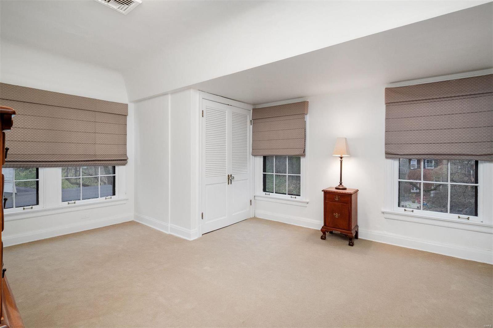 9244 Clayton Road St. Louis, MO 63124 - Photo 33 of 50