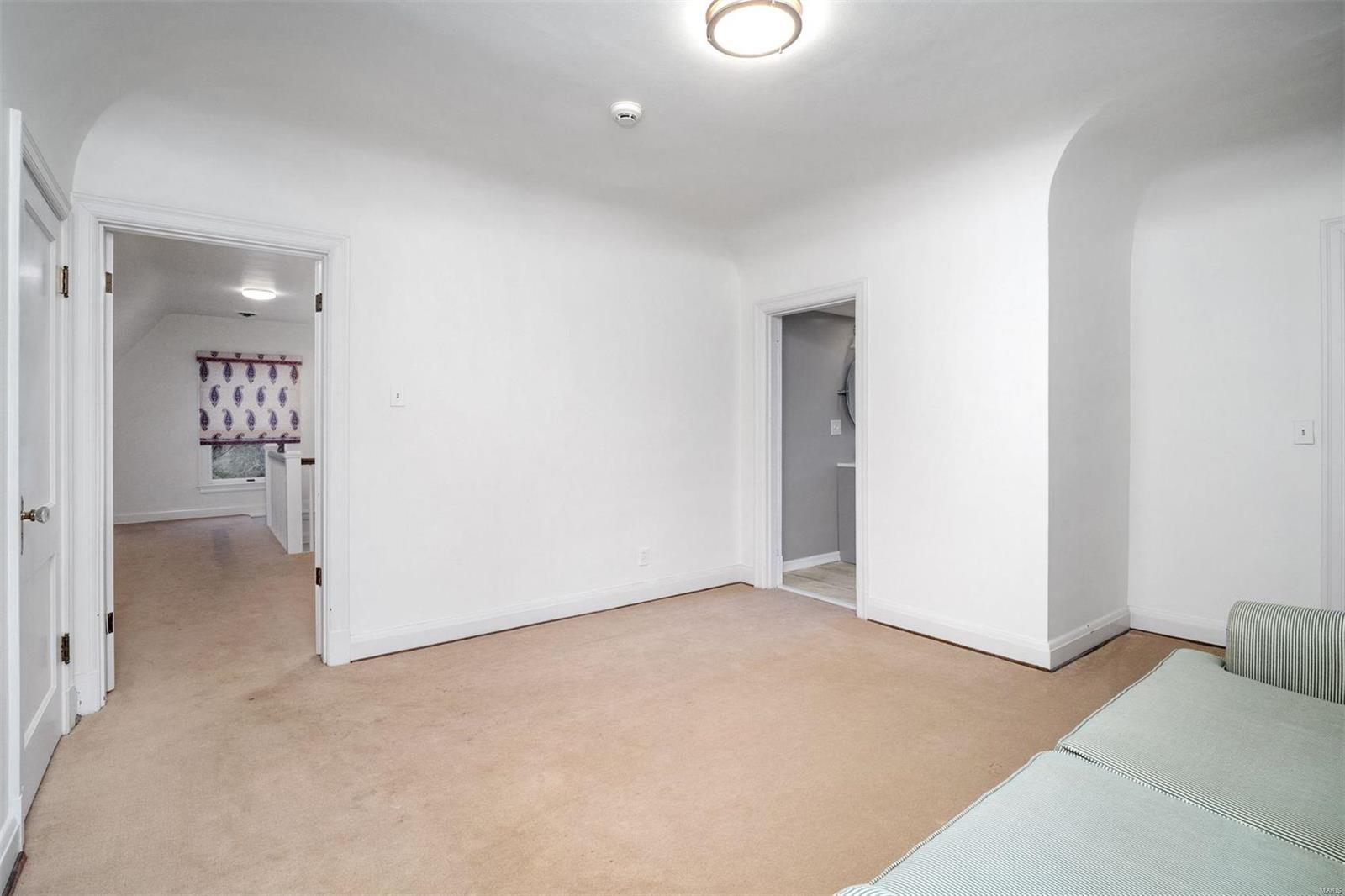 9244 Clayton Road St. Louis, MO 63124 - Photo 36 of 50