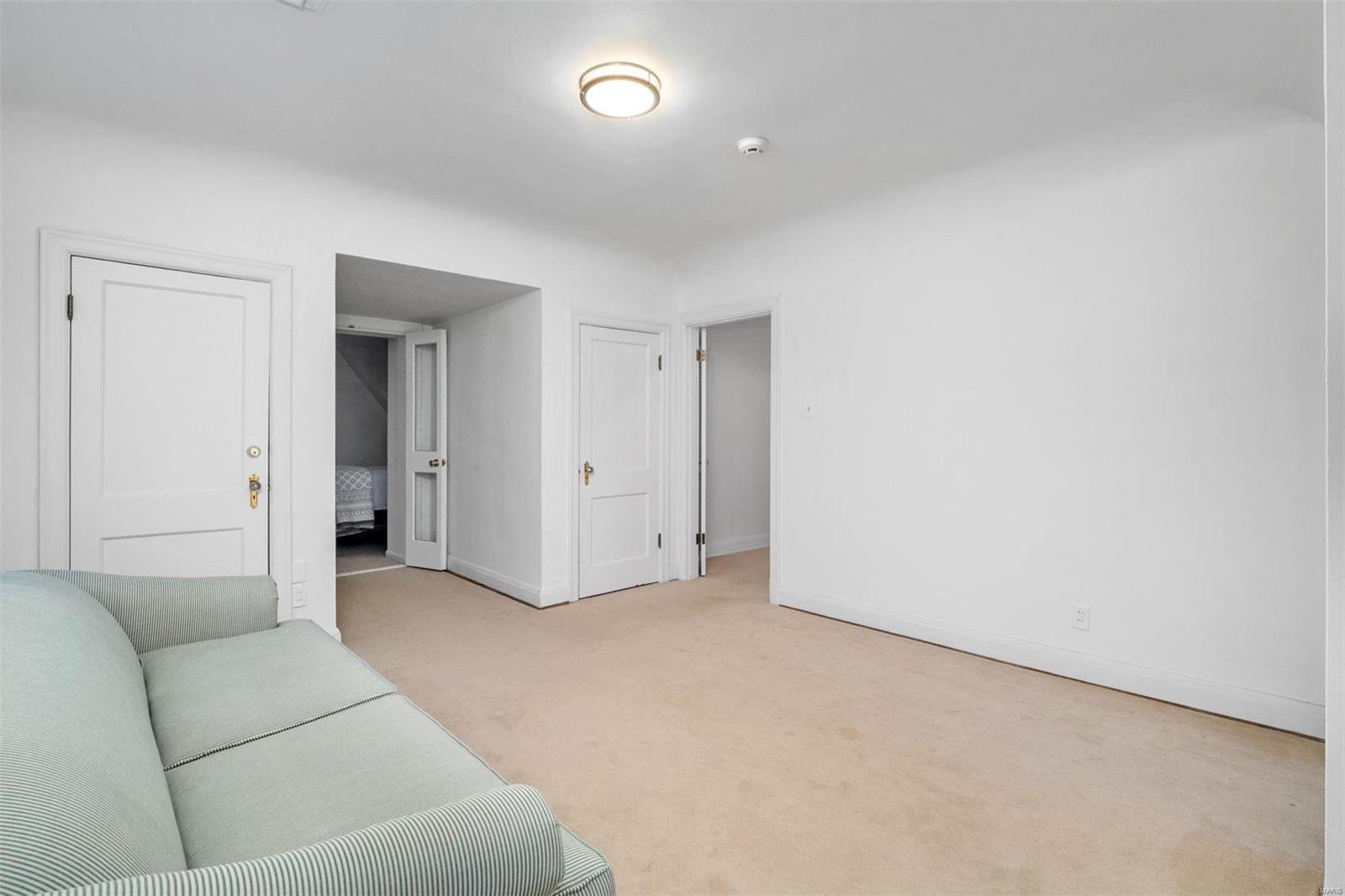 9244 Clayton Road St. Louis, MO 63124 - Photo 37 of 50