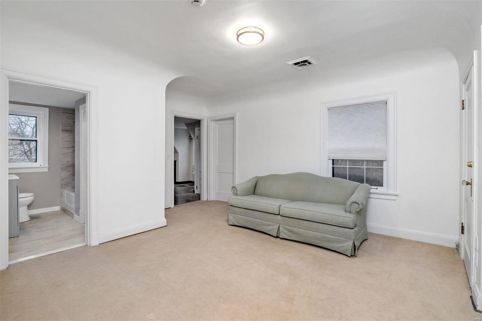 9244 Clayton Road St. Louis, MO 63124 - Photo 38 of 50