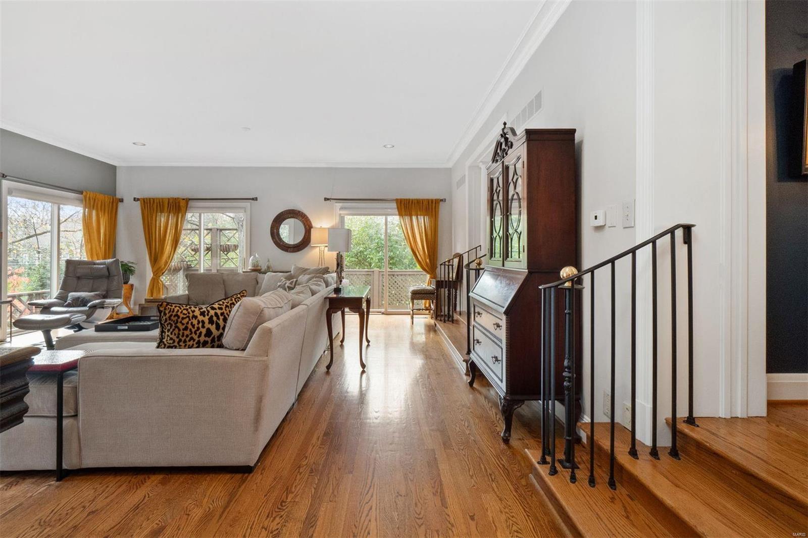 9244 Clayton Road St. Louis, MO 63124 - Photo 5 of 50