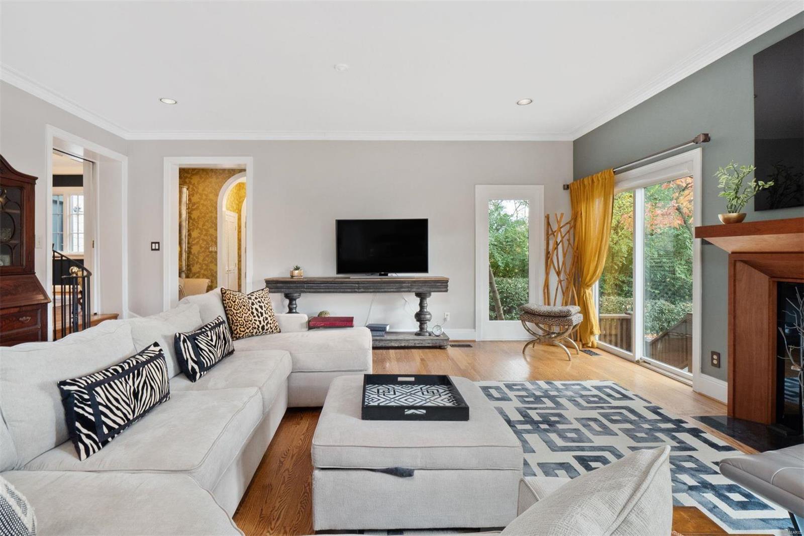 9244 Clayton Road St. Louis, MO 63124 - Photo 8 of 50