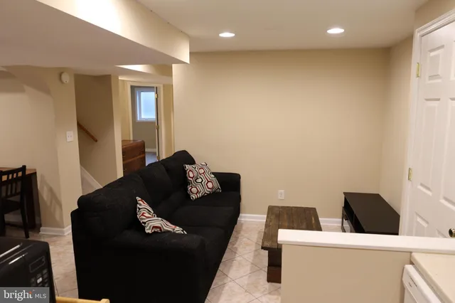 $2,300 | 11202 Troy Road, Rockville, MD 20852