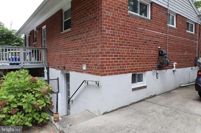 $2,300 | 11202 Troy Road, Rockville, MD 20852