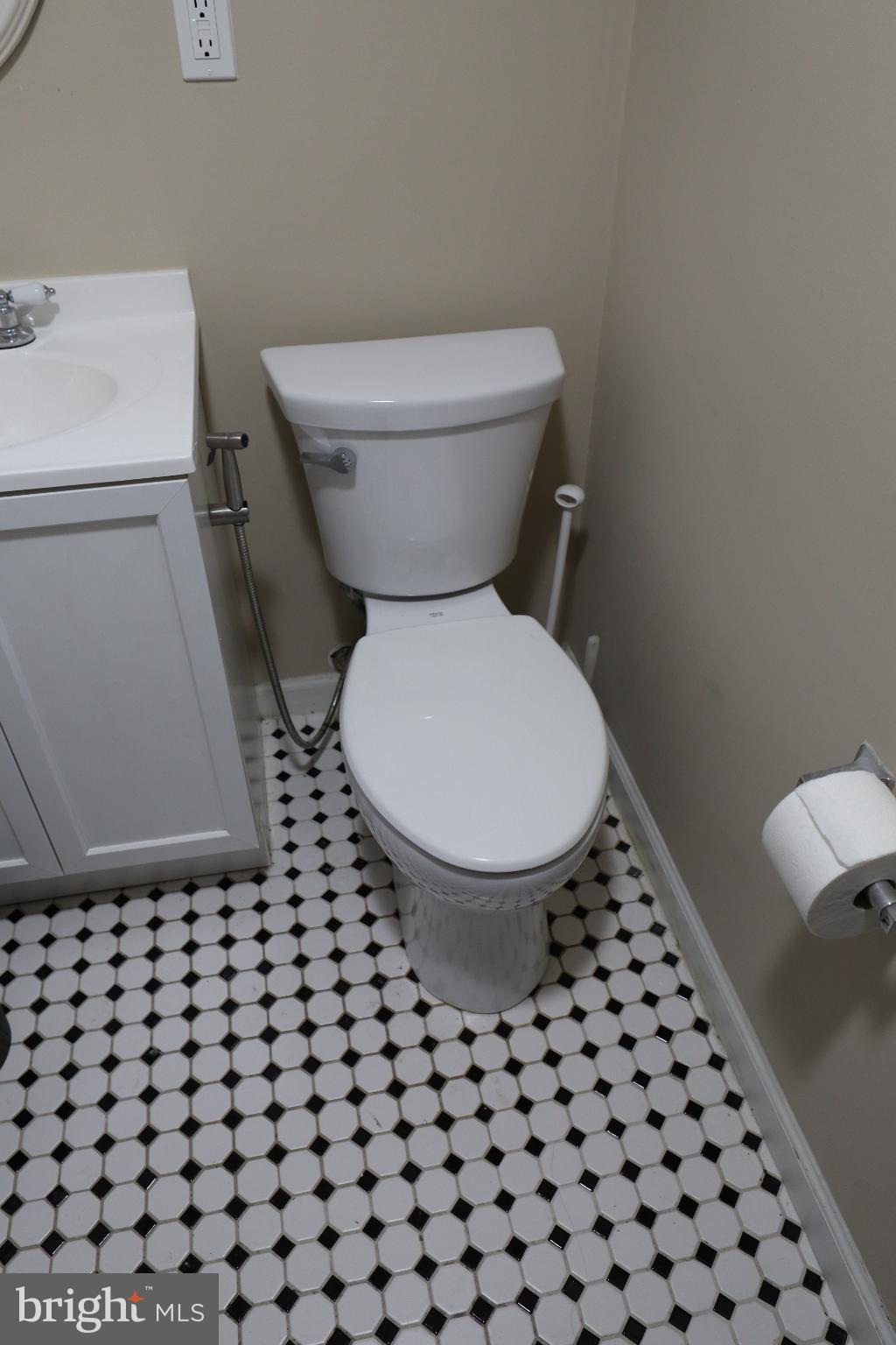 11202 Troy Road Rockville, MD 20852 - Photo 4 of 46