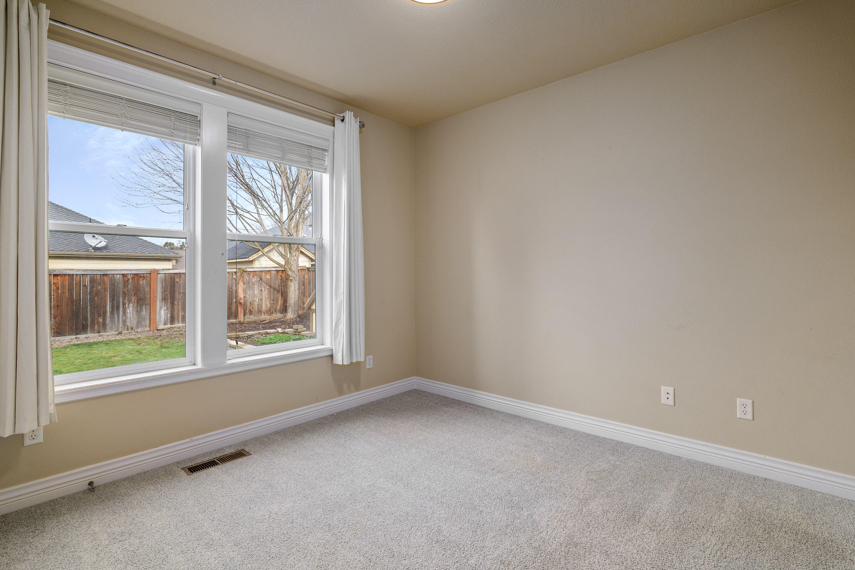2193 Jeremy Street Central Point, OR 97502 - Photo 47 of 61 2193JeremySt-023