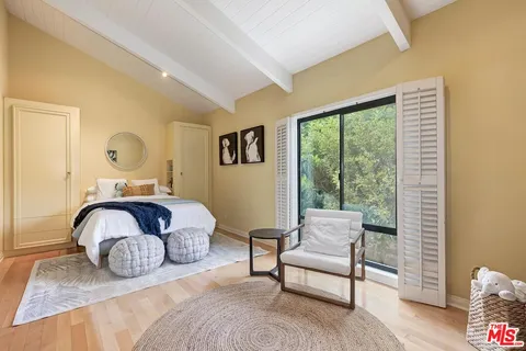 $2,149,000 | 323 San Vicente Boulevard, Unit 11, Santa Monica, CA 90402