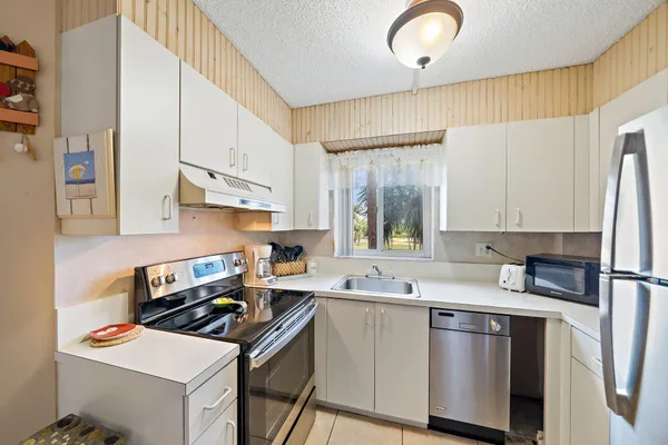 $1,950 | 275 Palm Avenue, Unit C203, Jupiter, FL 33477