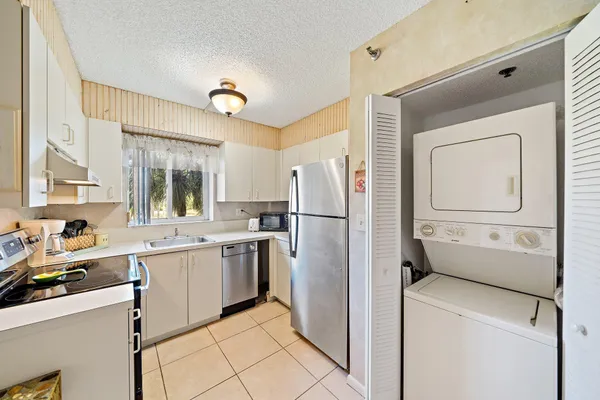 $1,950 | 275 Palm Avenue, Unit C203, Jupiter, FL 33477