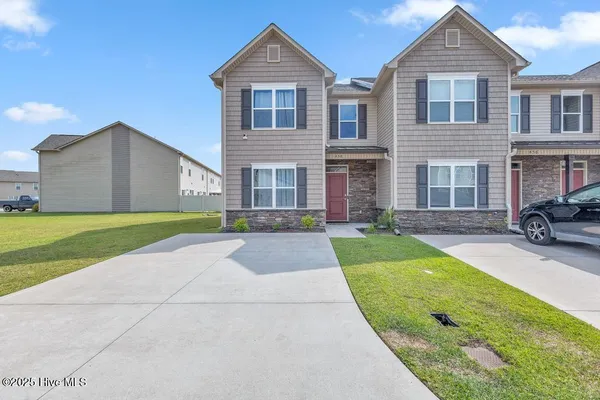 $213,500 | 458 Sullivan Loop Road, Midway Park, NC 28544