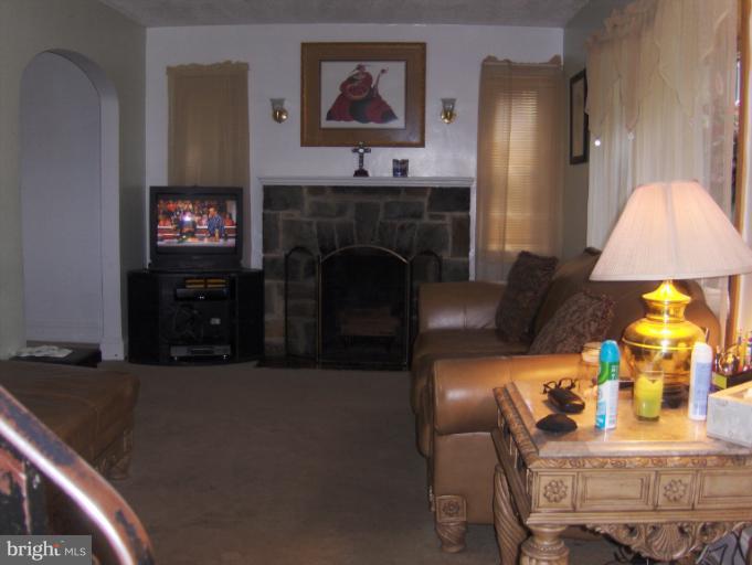 624 Ridge Road Southeast Washington, DC 20019 - Photo 10 of 13 Living Room