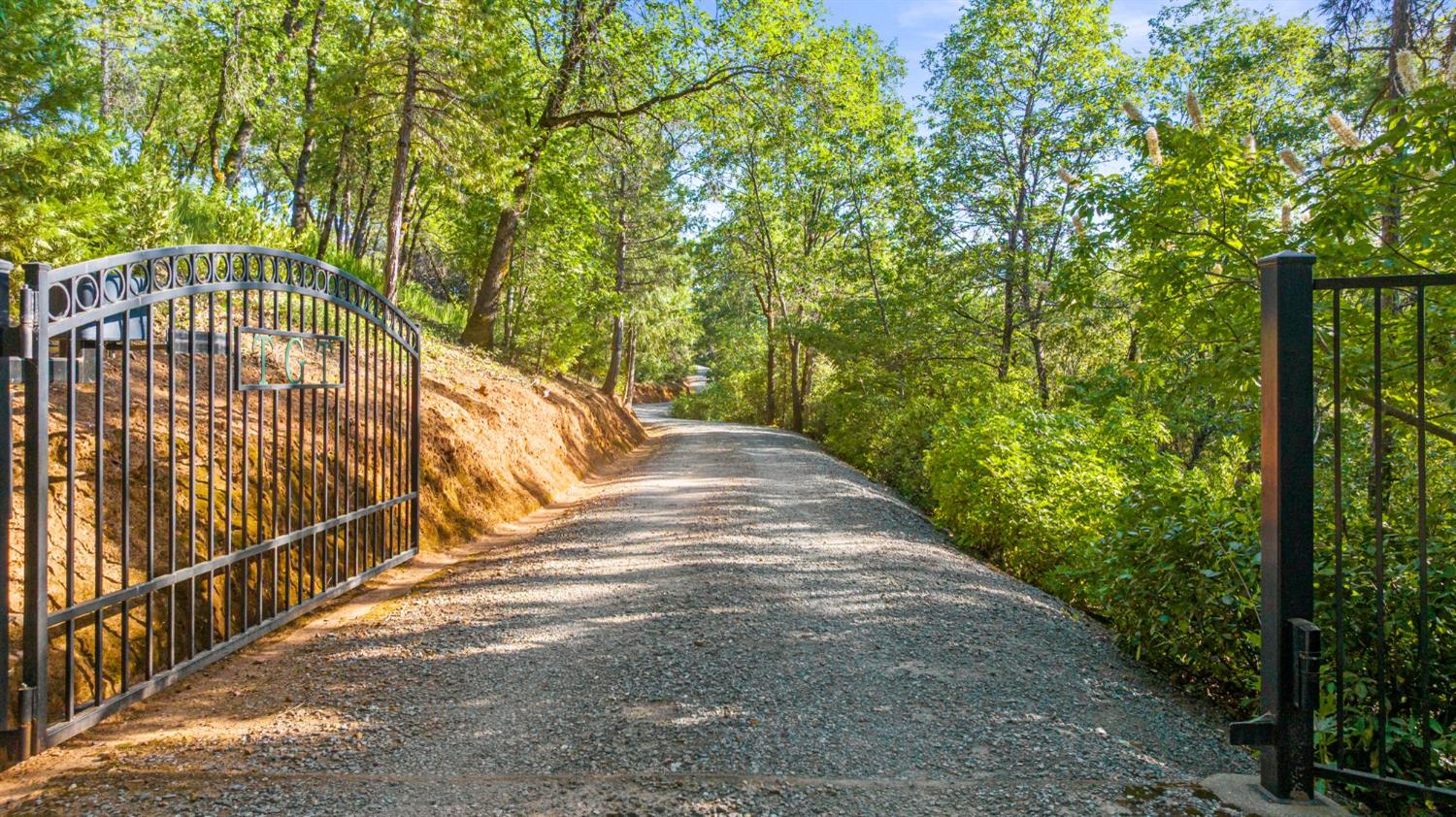 5821 Spanish Flat Road Placerville, CA 95667 - Photo 87 of 97 a view of a pathway with a yard
