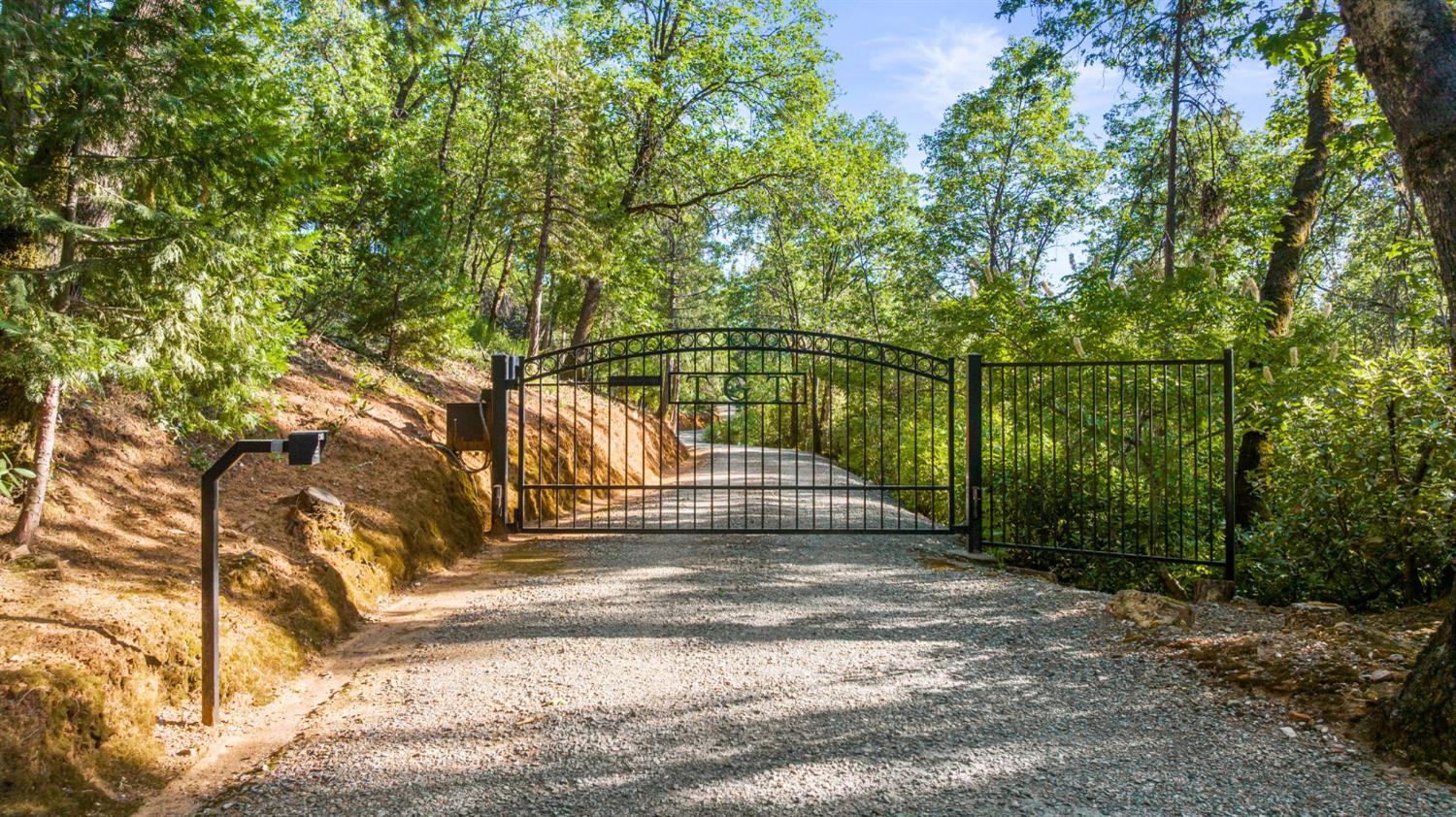 5821 Spanish Flat Road Placerville, CA 95667 - Photo 88 of 97 a view of pathway along with wooden fence