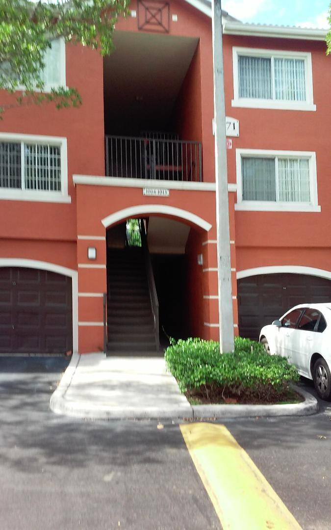 4171 Haverhill Road, Unit 1013 West Palm Beach, FL 33417 - Photo 1 of 14 a front view of a house with a yard