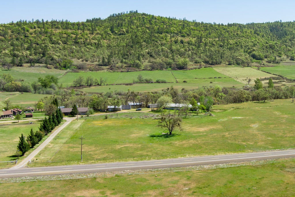 3137 East Antelope Road Eagle Point, OR 97524 - Photo 2 of 66 EA(1)