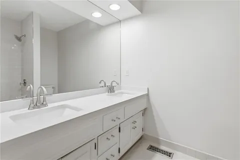 $529,000 | 5204 West 112th Street, Leawood, KS 66211