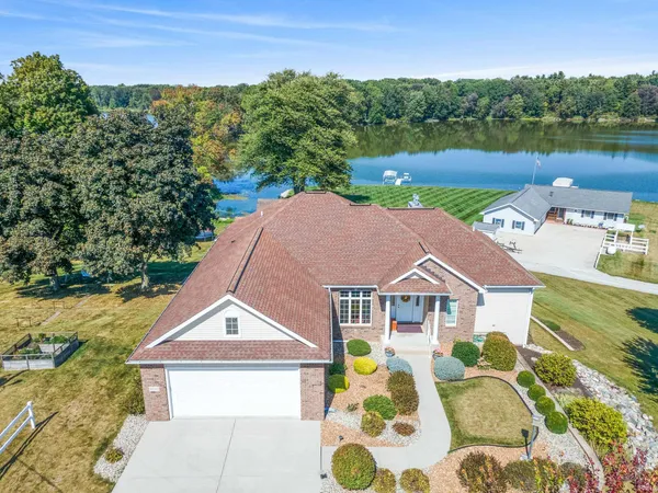 $1,099,000 | 781 East Willow Lane, Wawaka, IN 46794