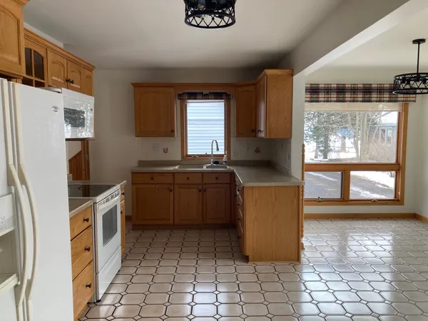 $1,100,000 | 2224 Highway 51, Stoughton, WI 53589