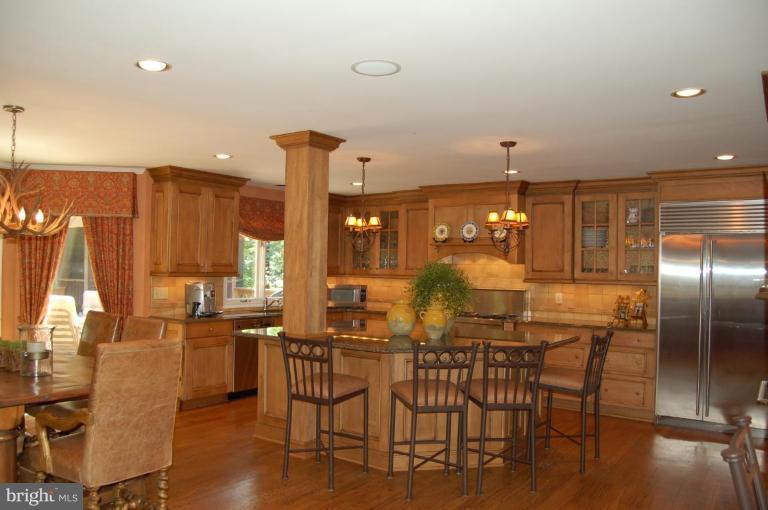 11917 Hunting Ridge Court Potomac, MD 20854 - Photo 2 of 17 Kitchen