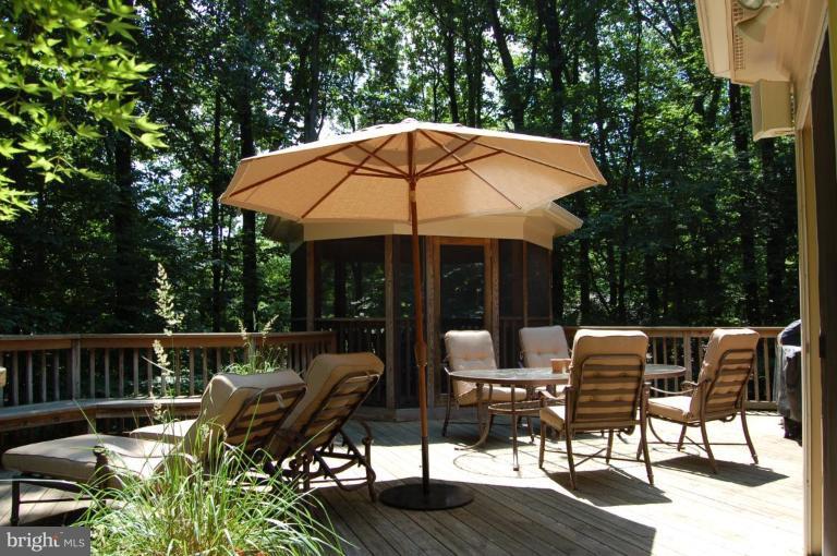 11917 Hunting Ridge Court Potomac, MD 20854 - Photo 15 of 17 Deck